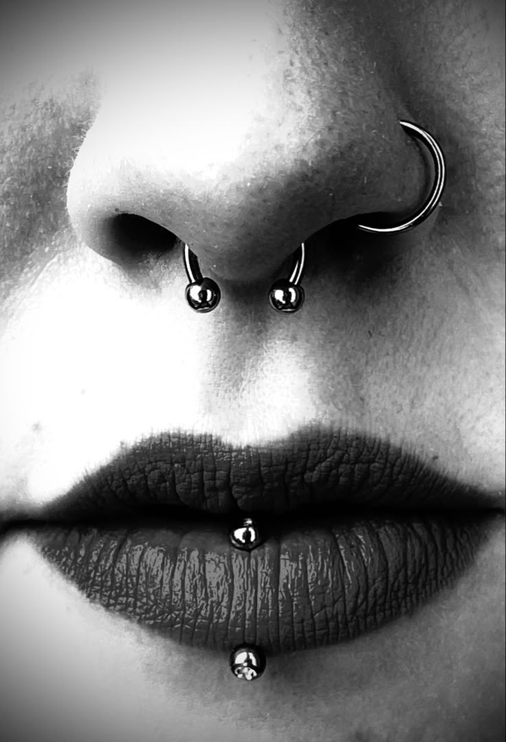 Piercings septum y labio