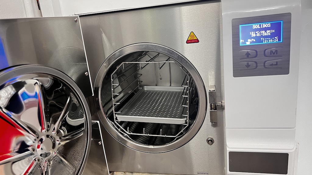 Autoclave profesional en Lucifer Tattoo