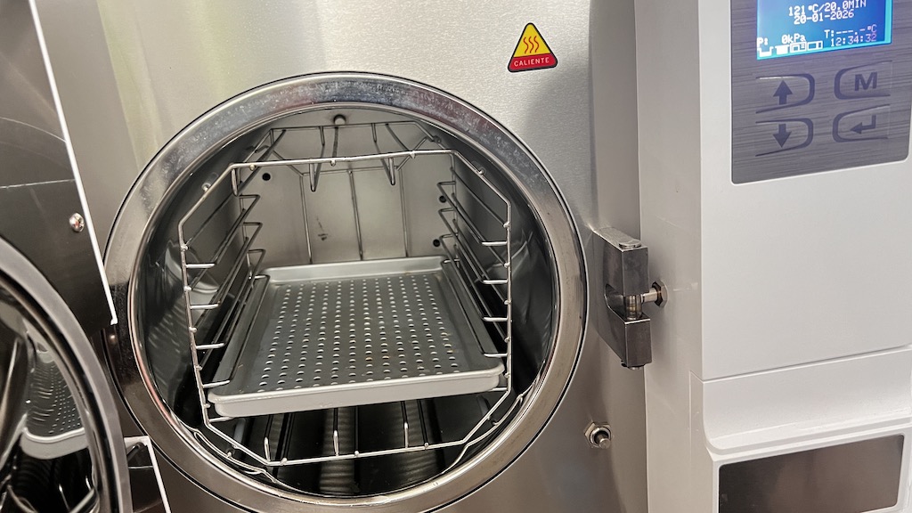 Interior del autoclave - Lucifer Tattoo