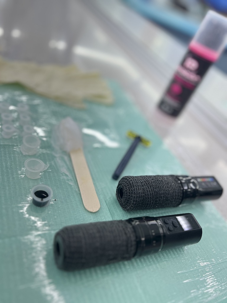 Camilla y equipo - Lucifer Tattoo